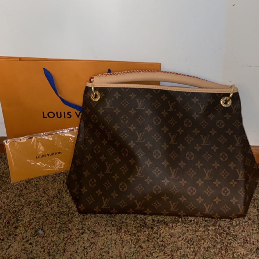 Louis Vuitton Artsy MM Monogram Tote Handbag